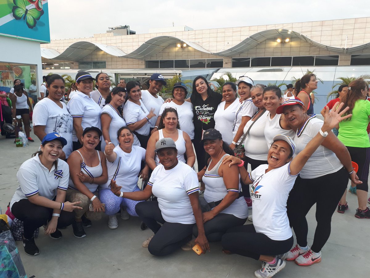 ClaudiaFRojas's tweet photo. Emoción de #bailafem #MujeresEmpoderadas #mujeresreales 🤳#reidas @ONUMujeresCol @ClaraLuzRoldan @DilianFrancisca @taniacaroM @karinaparra13 @Pauladaza92 @Paomadiedo @pagope @marcelaramon4 @DiablasRojas @JQuintero2016 @MONYDIAADIA @polasegura92 @erika_laso @MiDeporteCo https://t.co/A1WmqktPNo