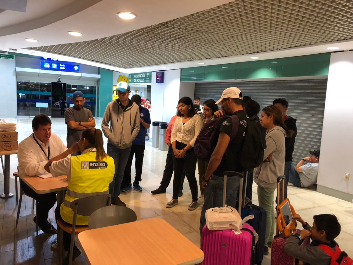 Profeco's tweet photo. #ProfecoYucatán En el aeropuerto de Mérida, atendimos a 149 pasajeros logrando que se respetaran sus derechos y fueran compensados con lo previsto en la #LeyFederalDeAviación. #CuentaConProfeco #OperativoSemanaSanta https://t.co/DU5VlMSbSY