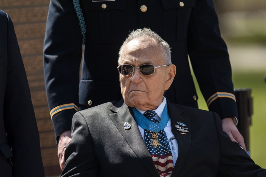 starsandstripes's tweet photo. GALLERY | Honoring America's heroes on National Medal of Honor Day https://t.co/ifVkcpO7rH #MedalofHonorDay #MedalofHonor https://t.co/LWTvvABnl3