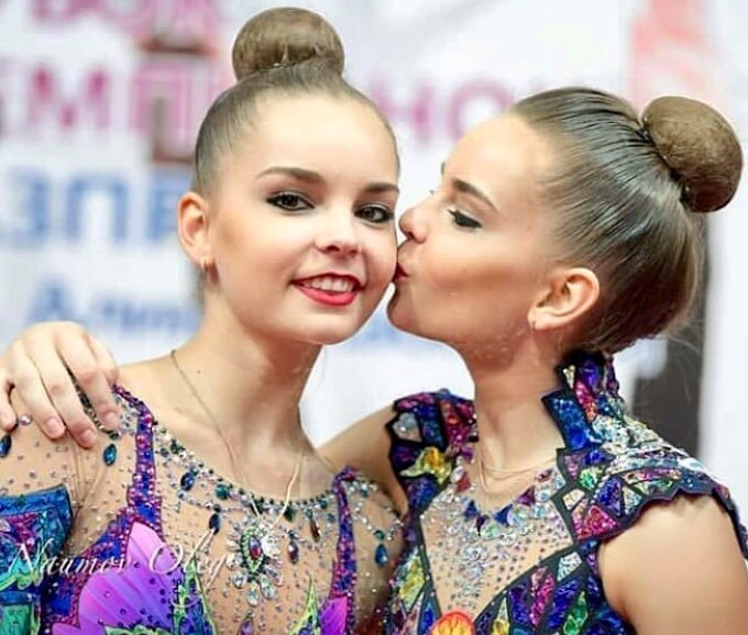 ARINA & DINA AVERINA - Página 2 DZJUOtUWsAATJww