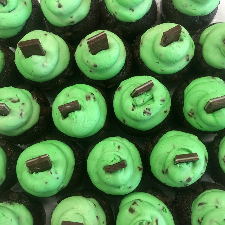 freshcupcakes's tweet image. AH, SWEET NOSTALGIA :: We miss St. Patrick's Day too. Seems so long ago now... but we can still get our green fix #MintToBeSavesTheDay #AndHow