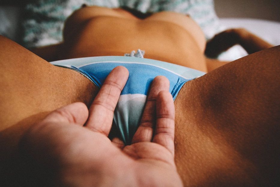 Primero tócale el cerebro, luego lo que tu quieras.