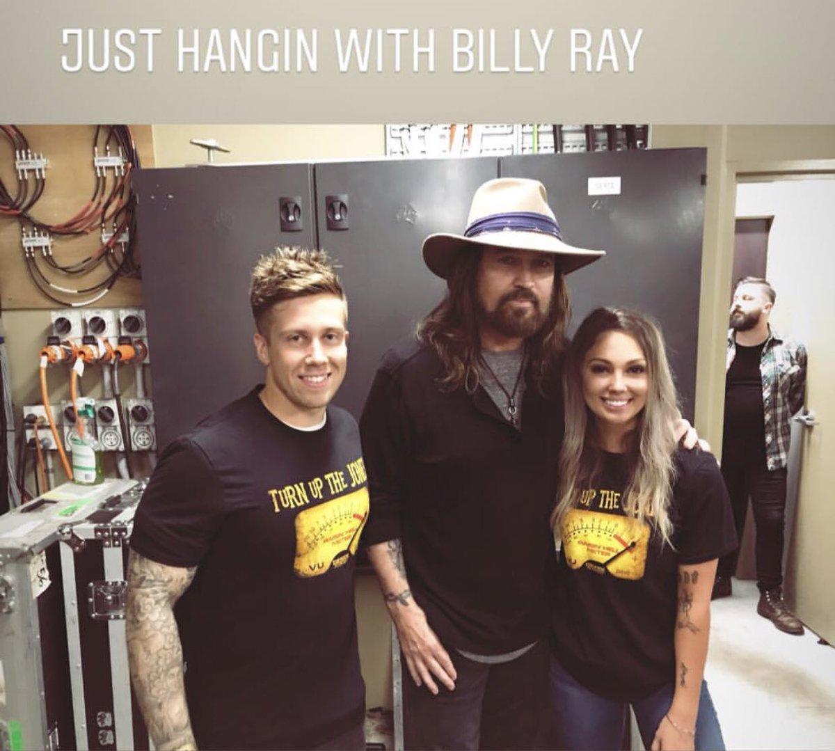 youllgetoverit0's tweet image. Chasity’s Uncle Derek is on tour in Australia with Billy Ray Cyrus. Chasity and Brad got to go to a show when they were in Brisbane. Pretty sweet! #billyraycyrus #billyray #achybreakyheart #derekjoneslive #concert #australia @derekjoneslive @billyraycyrus @chasitylyn1 #daughters