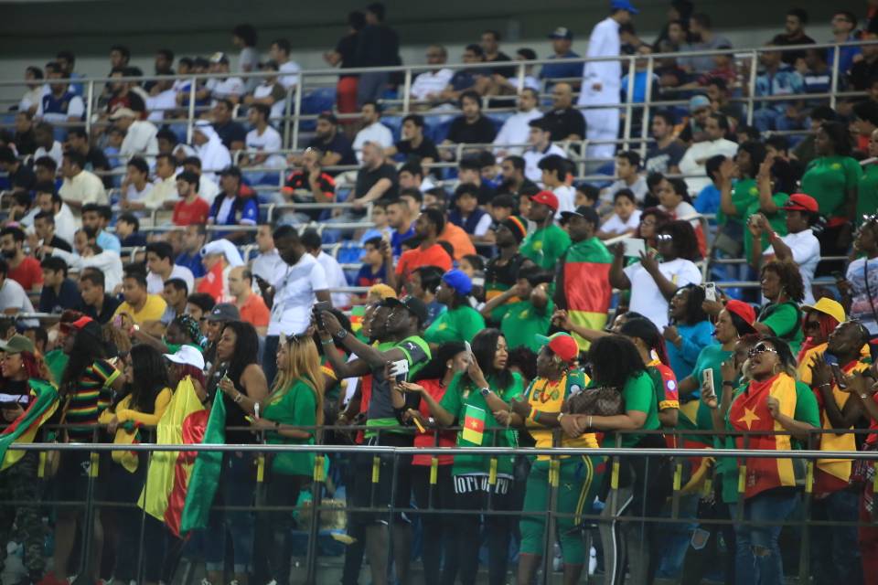 FecafootOfficie's tweet photo. Amical - KOWEÏT 0-2 CAMEROUN 
27' Le public camerounais présent au stade pousse les Lions 💚❤💛
#KWTCMR https://t.co/2sKDtreDXG