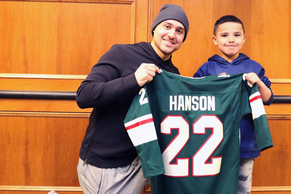 thelnino22's tweet photo. It was so heartwarming getting to know Amare yesterday. I was honored and humbled to spend the day with him. He brought me luck, so many smiles and is a great teammate 🍀😊 #AmaresWish @MakeAWishMN @MNWildFound https://t.co/lZ4UMXuZM4