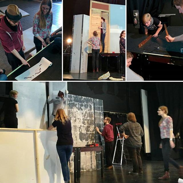 kusch_herborn's tweet photo. Bühnenbau für die KOMÖDIE IM DUNKELN!
.
Am 6. April ist Premiere und unser Junges Ensemble 16+ hat heute den ganzen Tag gesägt, geschraubt, gehämmert und gebaut. Das Bühnenbild steht und die Vorbereitungen laufen auf Hochtouren.
.
Jetzt noch Tickets sich… https://t.co/n0sk4fulAO https://t.co/IIdJNyPqAN