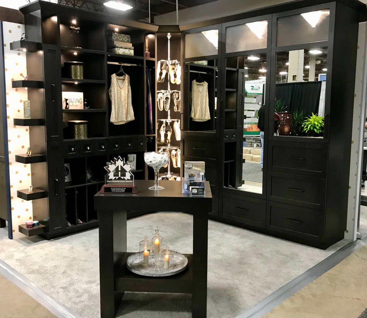 CougarCabinets's tweet photo. Today is the last day for the 2018 Spring Home Show! Come and check out our newest design &amp; cabinet ideas including a modern kitchen with hickory accents, a luxury custom closet featuring a Lazy Shoe-Zen and a hidden bar disguised as an antique wood china cabinet.@springhomeshow https://t.co/NmOm8g07YX