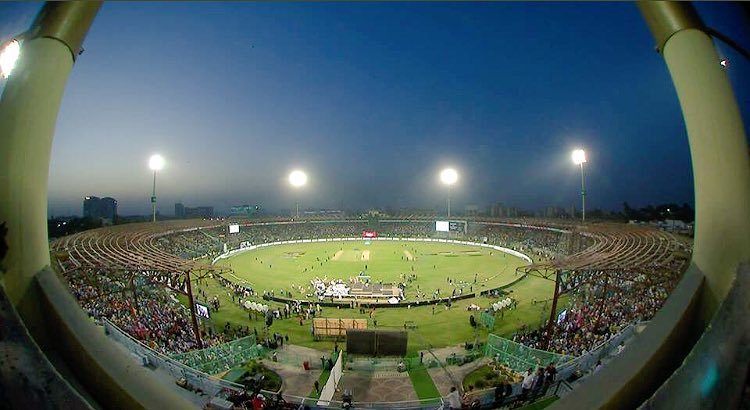 NajmiFactor's tweet photo. ہم سا ہو تو سامنے آئے ❤❤❤
Come on Karaaaachiiiiiiiii
Let's chant together 
"We are an alive Nation"
#PSLFinalinKarachi https://t.co/Q6qZ5F5kXQ