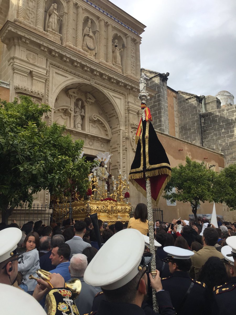 RosariodeCadiz's tweet photo. Sale el Señor del Consuelo. https://t.co/khgtPuiicX