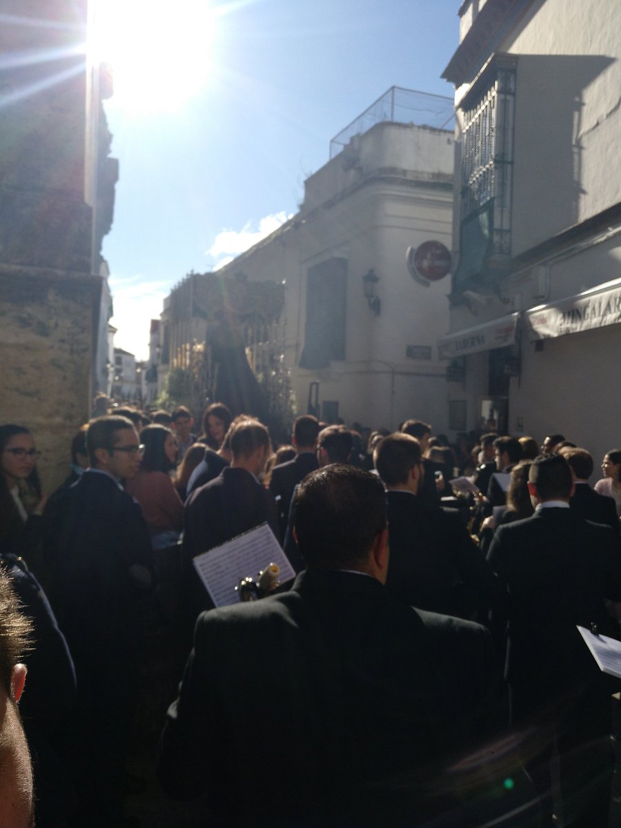 BandaGuaditoca's tweet photo. Ya en la calle María.Stma. de la Esperanza. Suena Virgen de las Aguas #suenaGuaditoca https://t.co/IkIZnS94p6