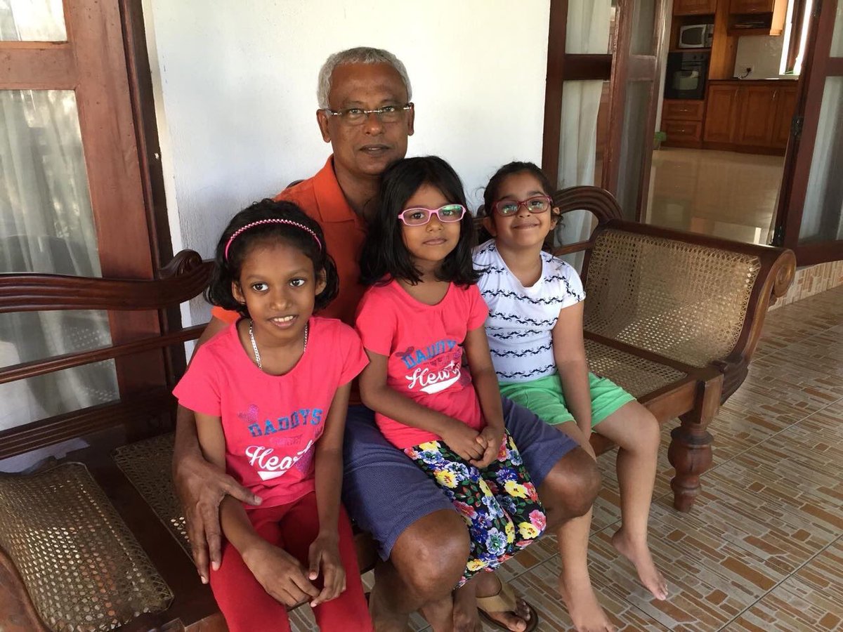 princeszzo's tweet photo. Free these innocent children’s father now! https://t.co/cWiKuWa6ou