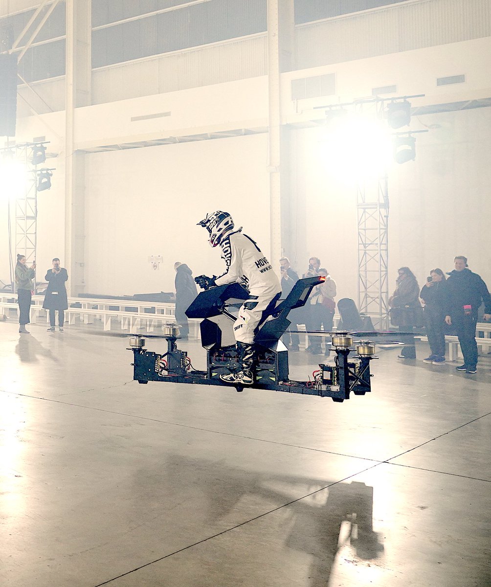 In most countries registration or a pilot's license is not required when an aircraft weighs below 250 lbs. The weight of the Scorpion 3 is 229 lbs total, including the battery. For more information visit hoversurf.com/scorpion-3
-
#aviationgeek #aviationdaily #aviationnation