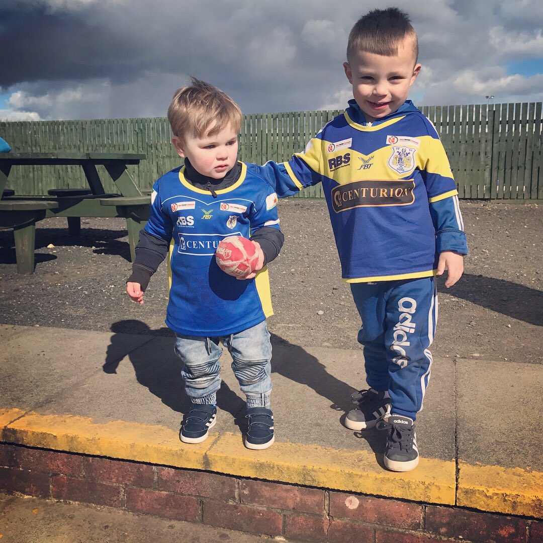 Ecclesxxxx's tweet photo. Future Dons @Doncaster_RLFC 🙌🏻💙🏉💛 #isaac #olly https://t.co/gmLkaNTavq