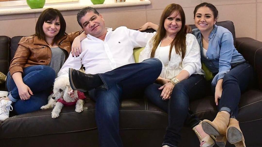 Con emoción recuerdo la primera vez que te tuve entre mis brazos y es inevitable llenarme de alegría. Hoy, eres ya toda una mujer y un gran orgullo para tu familia. ¡Feliz cumpleaños, Grace! Dios te bendiga siempre. ¡Te amo!