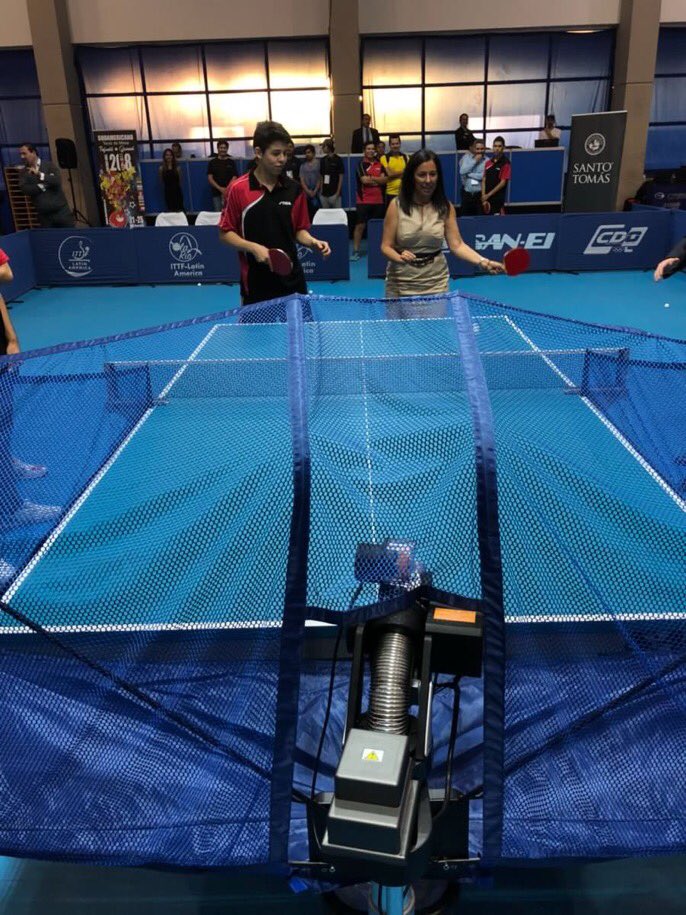INDChileOficial's tweet photo. [Destacado de la semana]
Ministra del Deporte @kantor_pauline realizó entrega de robots lanza pelotas al Centro de Entrenamiento Regional. Un gran avance para el tenis de mesa nacional 🏓 https://t.co/fLMglVn3Mf