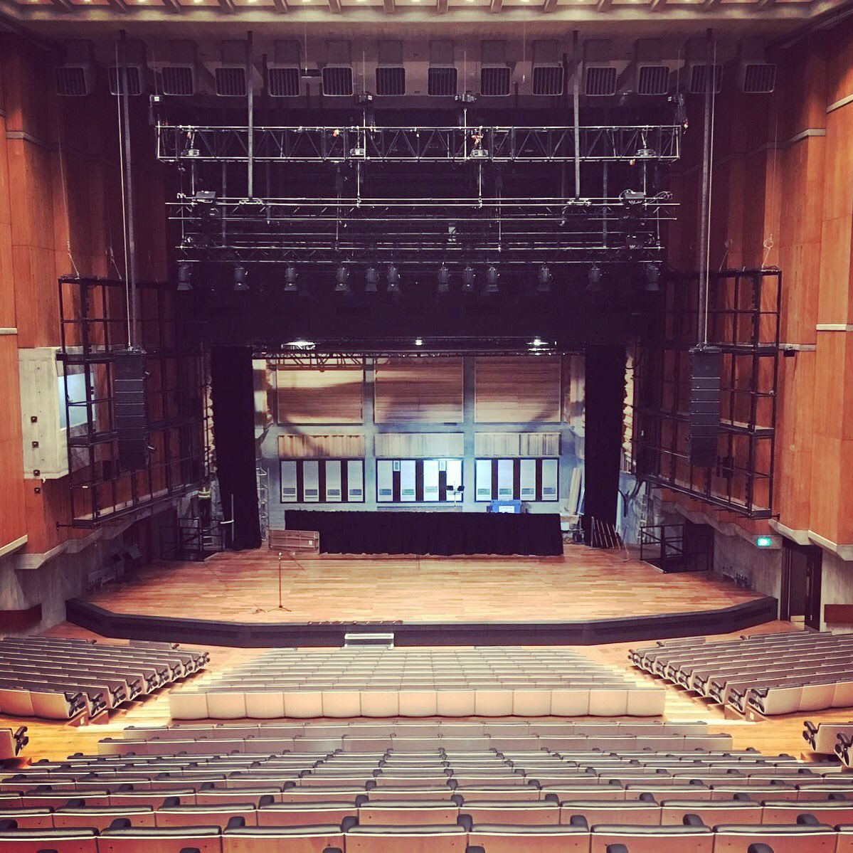 sonosolutions_'s tweet photo. Bespoke acoustic paneling for the performance area @queenelizabethhall ๐ถ supporting our friends @rpg_europe - they make the panels, and we provide the installation. Teamwork makes the dreamwork ๐ #sonosolutions #queenelizabethhall #acousticpanels #soundmanagement #acoustics https://t.co/dSmrsqDsv9