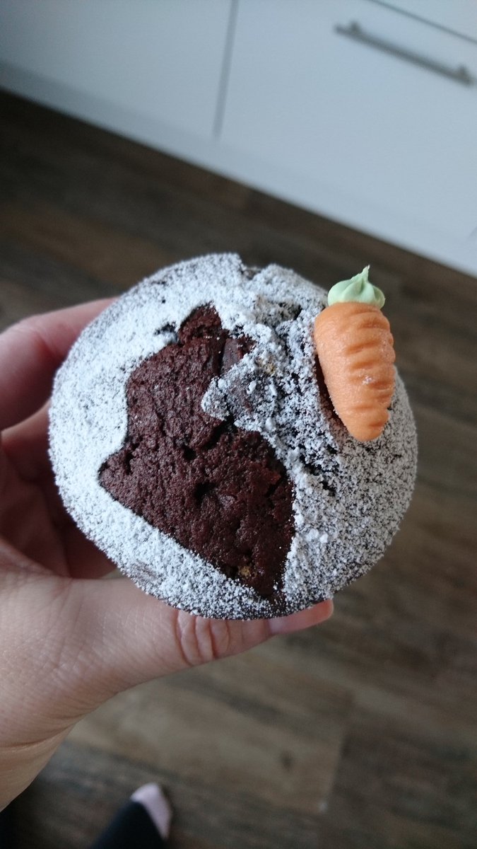 Ronja_S's tweet photo. Gerade eine kleine Osterüberraschung für meine Kollegen vorbereitet, die ich ihnen morgen heimlich auf den Schreibtisch stellen werde 🐰 https://t.co/yQIvCQziA0