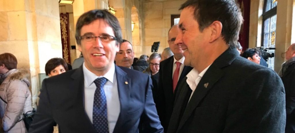 Arnaldo Otegi 🔻 (@arnaldootegi) on Twitter photo La meva solidaritat amb el MH Presidentde la República Catalana Carles Puigdemont <a href="/KRLS/">krls.eth / Carles Puigdemont</a>
Sempre estarem amb Catalunia. Endavant! La meva solidaritat amb el MH Presidentde la República Catalana Carles Puigdemont <a href="/KRLS/">krls.eth / Carles Puigdemont</a>
Sempre estarem amb Catalunia. Endavant!