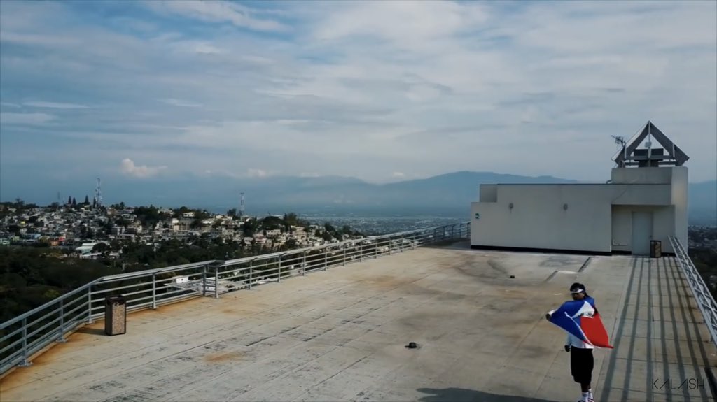 BaabiieeV's tweet image. @kalash972 are you sure you’re not Haitian ?? 😳🤔 #FellInLoveWithHimEvenMore #RedNet #PutHaitiOnTheMap 😩😩🙌🏽🙌🏽👏🏽👏🏽❤️💙 #WoujEBle