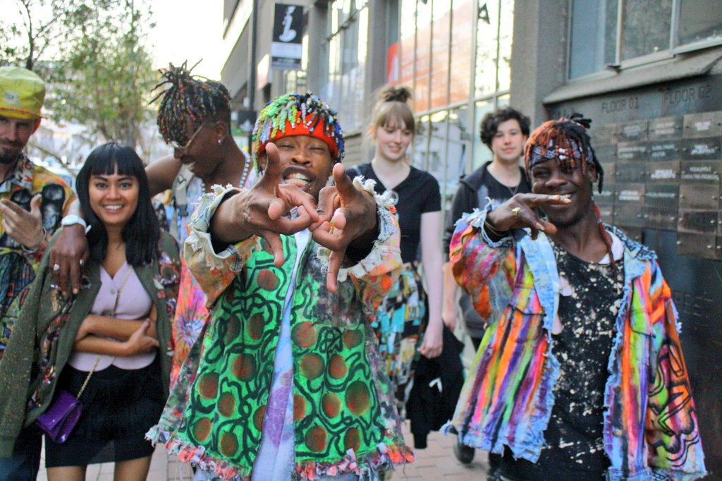 Snapture1's tweet photo. #SAFOLLOWTRAIN🇿🇦🇿🇦🇿🇦

Follow 👇👇👇👇
@SprayMyShandis 
@ProblvvmSquad 
@Mxm_Oz_zey 
@IDance_crewSA 

Retweet this🔄
Like this👍

Follow back🇿🇦🇿🇦 https://t.co/RbSm1VWwPV