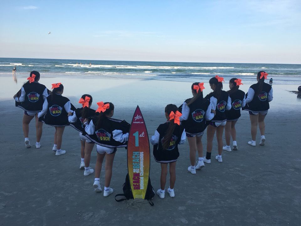 Southernpapi96's tweet image. One gym. One family. One dream 💜🖤 #teamgerry #starlites #ladyeclipse #nationalchamps #reachthebeach2018 #daytona