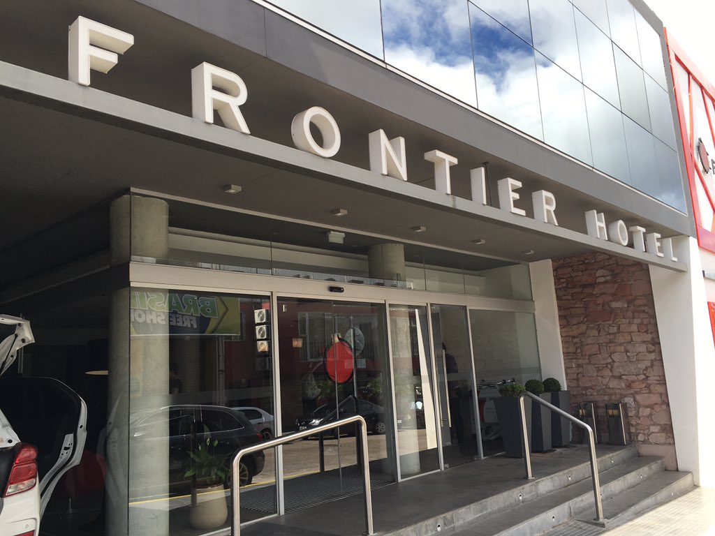 E chegamos à nossa última parada: Rivera 😉 Por aqui ficamos hospedados no Frontier Hotel, muito bem localizado e confortável. 😉👍🏼