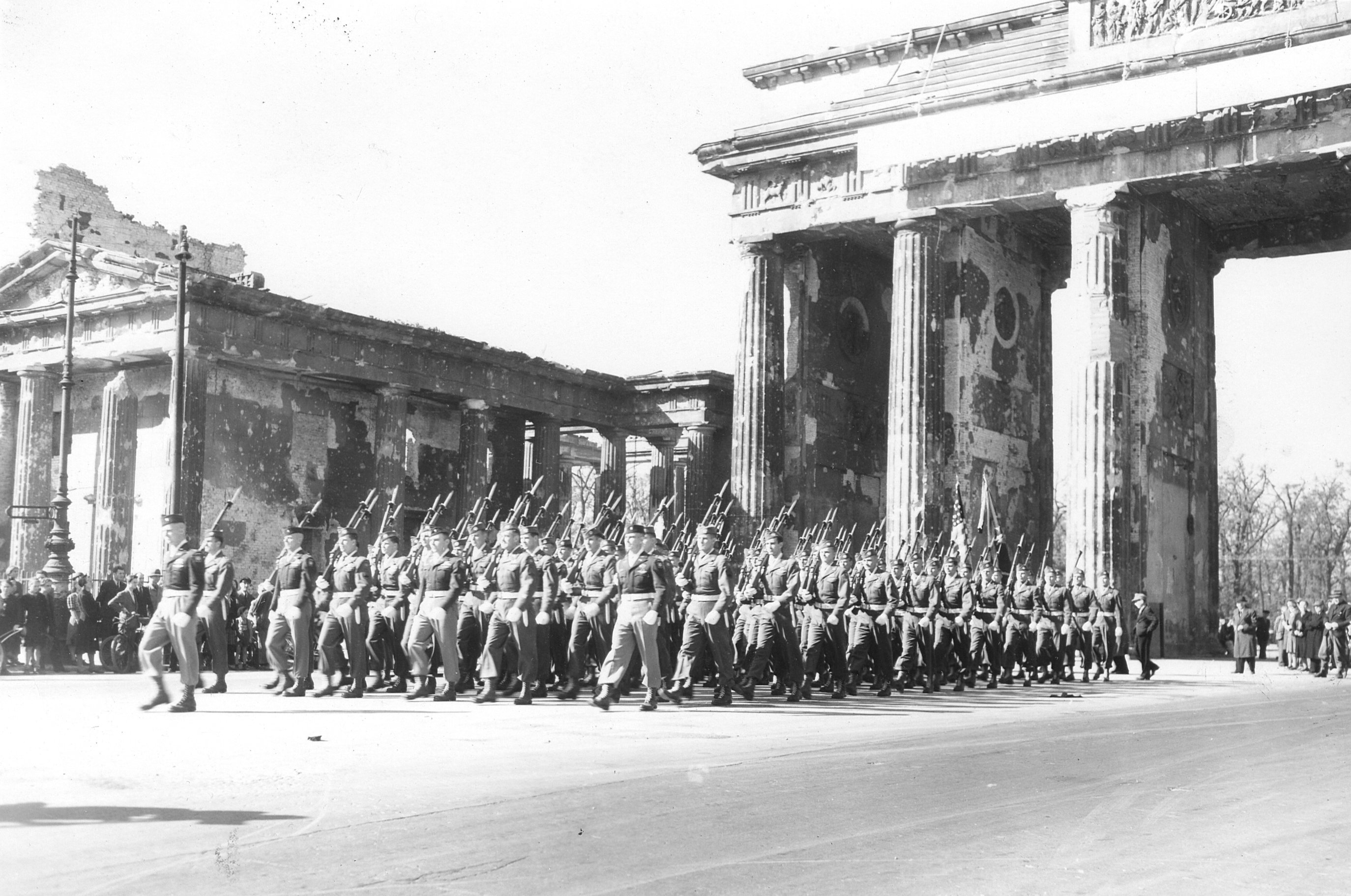 brandenburg gate ww2