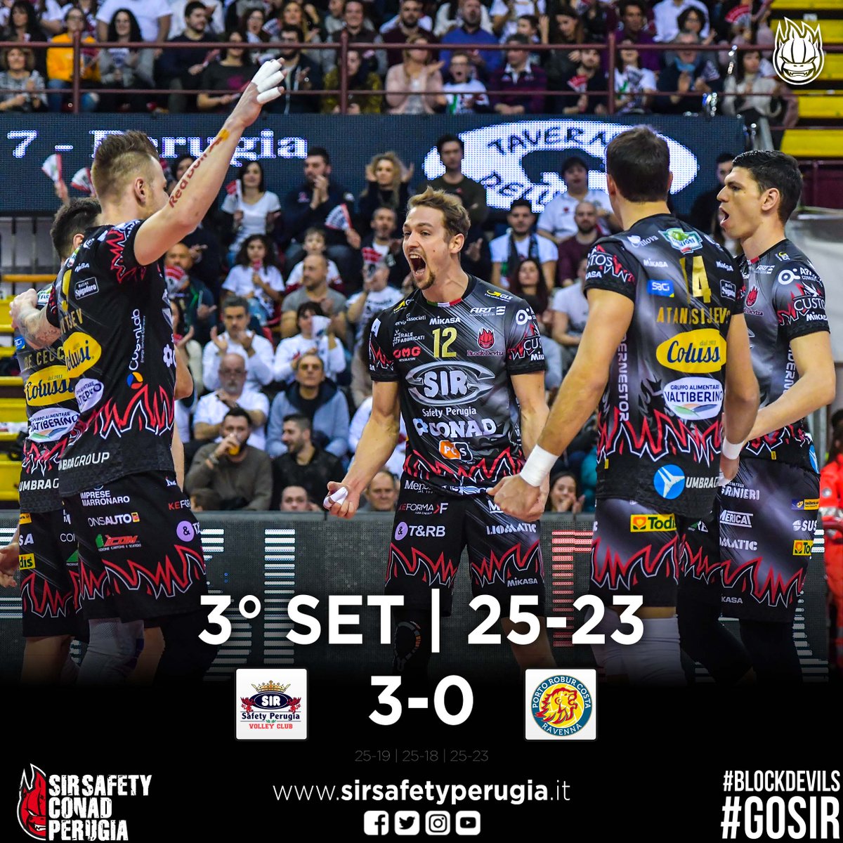 SIRVolleyPG's tweet image. Vittoria! Perugia vince il terzo parziale 25-23 e vola in semifinale dove troverà Trento! #3SET #ChePlayoff #Superlega #PerugiaRavenna #GoSir #BlockDevils #RCD #ORAèADESSO