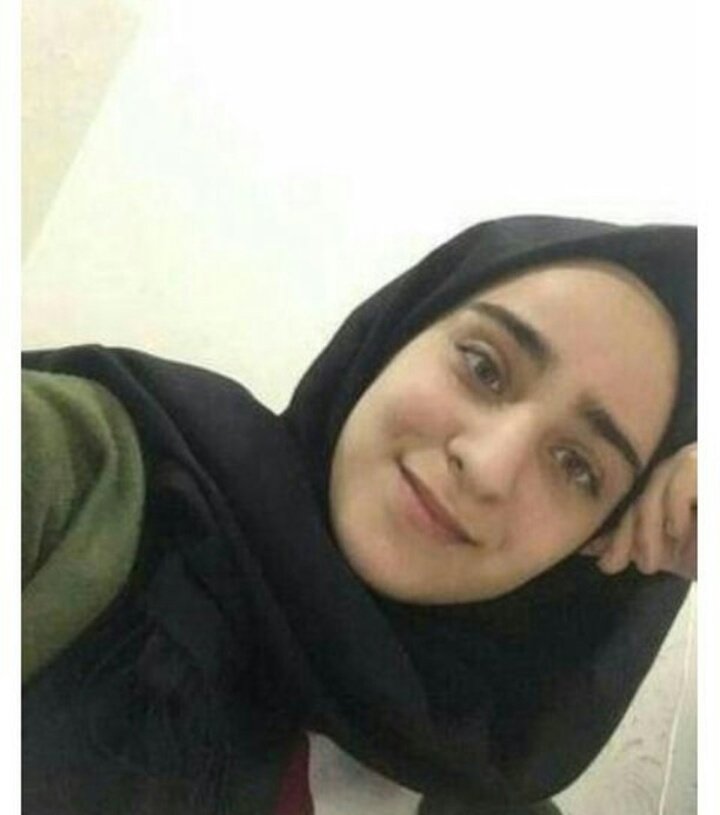 Dikkat! Bu kardeşimiz 10 gün kadardır kayıp. Bir süredir ben de bu konunun yakın takipçisiyim. En son Arnavutköy civarlarında olduğu düşünülüyor. Fotoğrafa bakabilir misiniz? Daha önce onlarca kayıp insanı hesaplarımdan görüp buldunuz, belki bu kardeşimize de yardımınız dokunur.