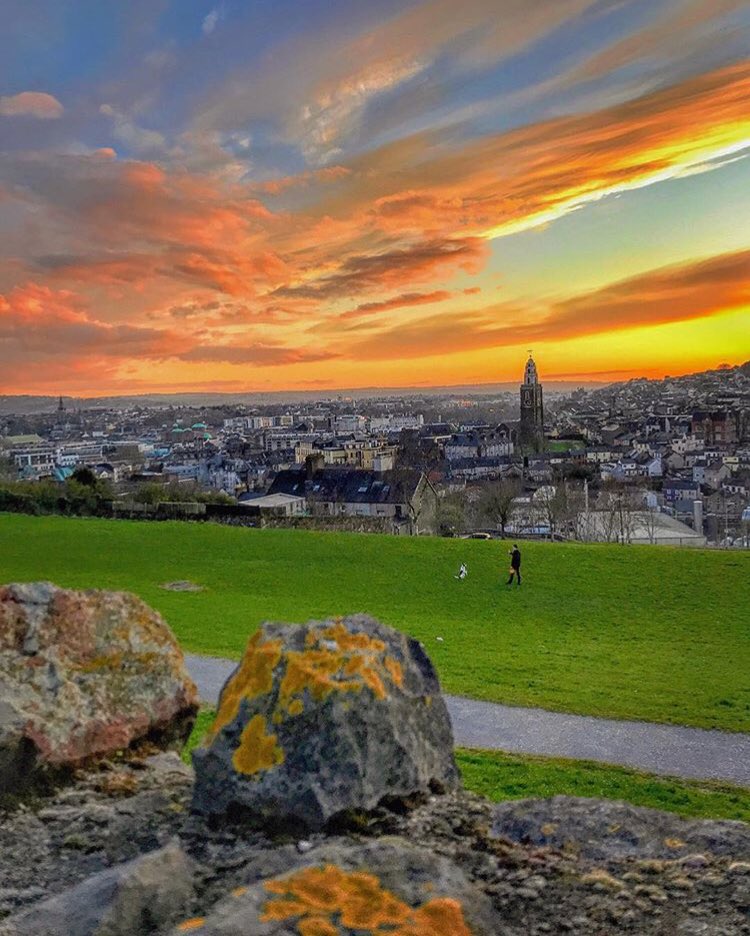 CorkDaily's tweet photo. Amazing Cork City view with amazing sunset from top of the Richmond Hill😍💚🇮🇪 Tag that person who would appreciate this view😉 #corkcity #ireland
.
.
📸by @chandanraj 👏🏆✨ #cork_daily #photooftheday #thankyou #lovecork #loveireland #cork https://t.co/EDnHpCNB4w