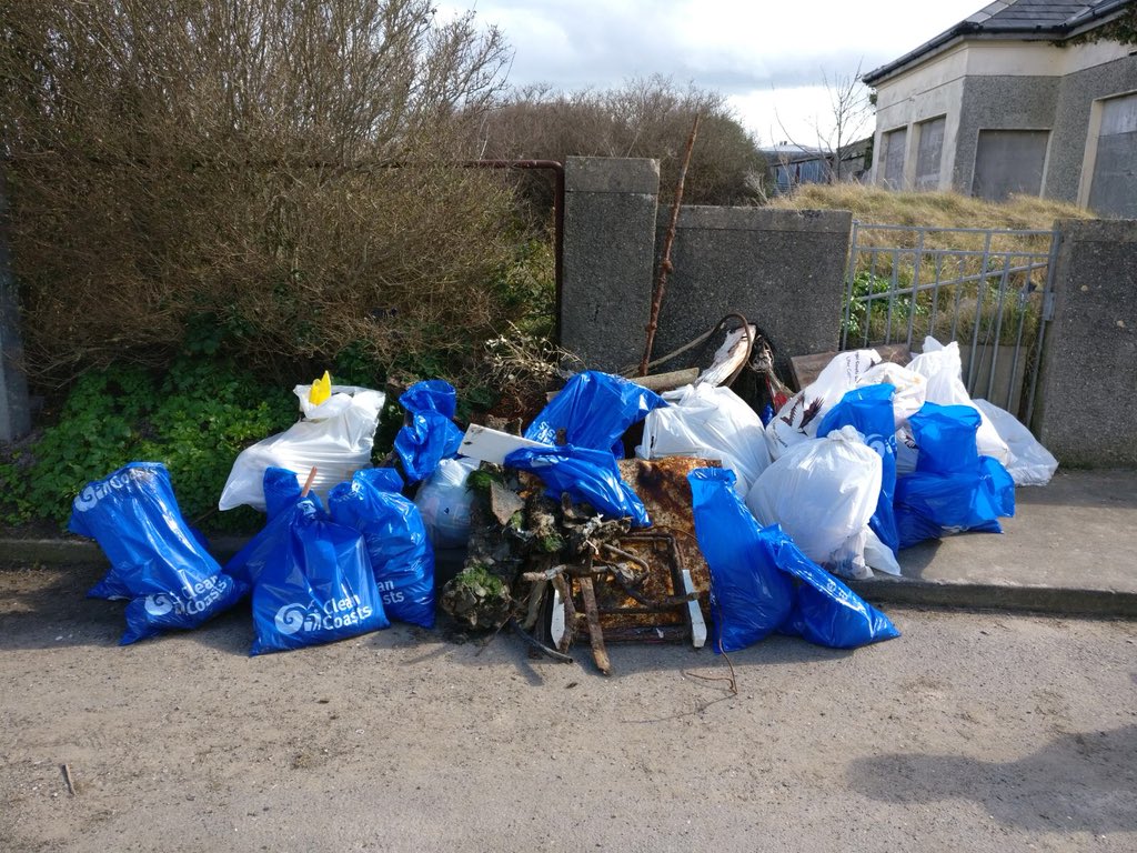 BellesFitz's tweet photo. What a great day with the community of #portrane and #donabate - speaking about the work of #irishwater #conservewater #thinkbeforeyou flush and hearing all about @CleanCoasts @Fingalcoco @VOICE_Ireland #recycling and @scienceirel DIT #microplastics project. Thank you 🙌 https://t.co/yi9RdnBPBn