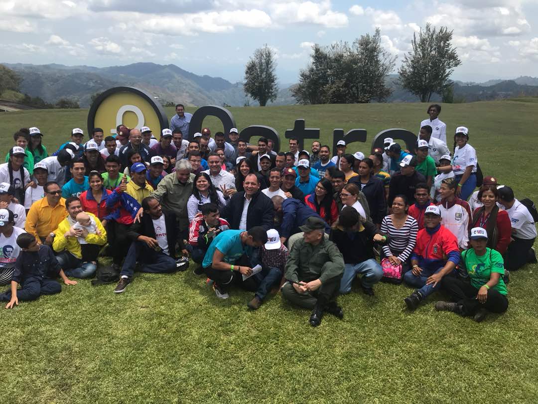 La juventud venezolana es la protagonista del nuevo camino económico que va a emprender nuestra Patria. Con el #Petro la Juventud está empoderada!