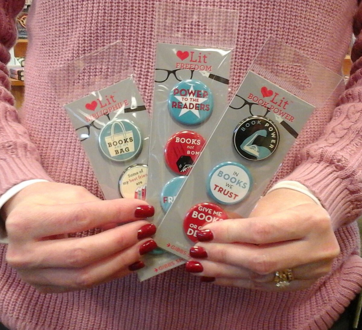 For the #booknerd in your life 📚💓
#bookswag #powertothereaders #inbookswetrust #givemebooksorgivemedeath