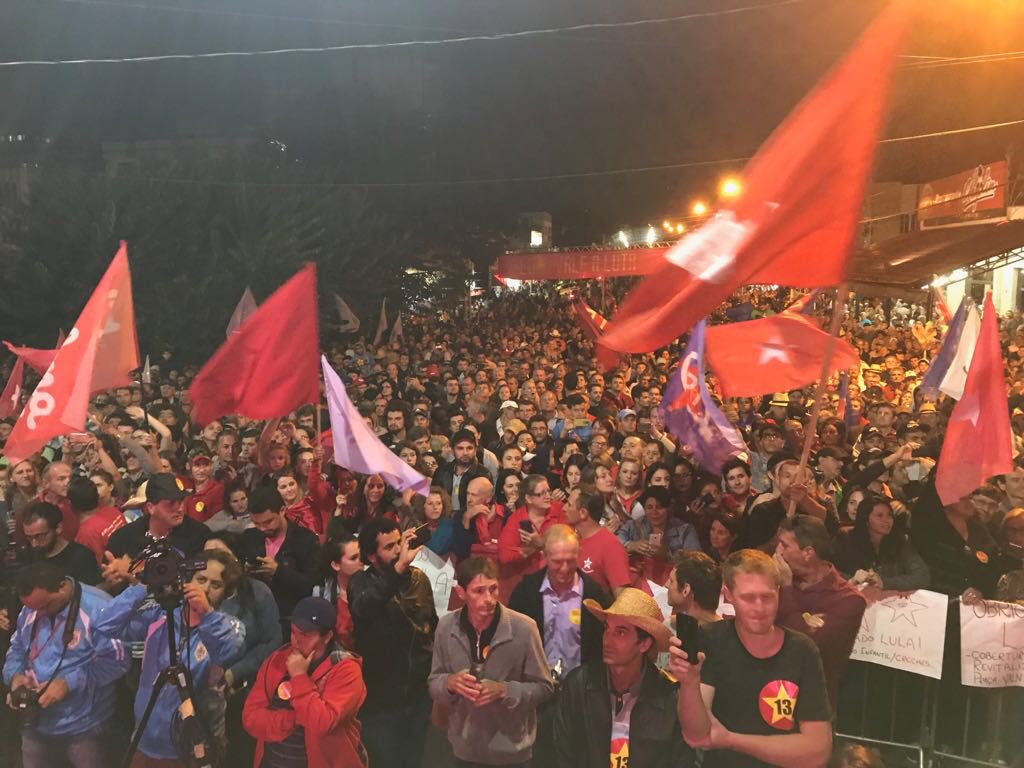CarlosZarattini's tweet photo. Lula participa agora de ato cultural em São Miguel do Oeste - SC #LulaPeloSul #LulaSC #CaravanaLulaPeloBrasil
📸 Benildes Rodrigues https://t.co/4BOKRd9IwZ