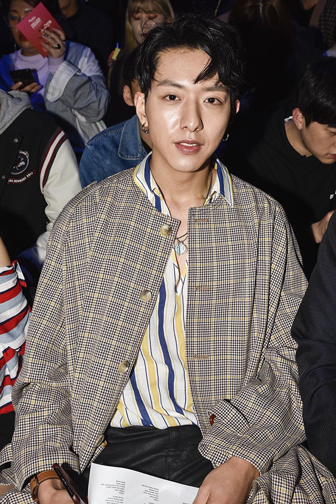 DAPMODELS_TH's tweet photo. Beyond Closet ‘beautiful B people’| HERA SEOUL FASHION WEEK F/W 2018 <24.03>

#beyondcloset #비욘드클로젯 #SFW2018FW #SFW2018 #SFW18 #seoulfashionweek2018 #seoulfashionweek2018fw #SFW #HERASEOULFASHIONWEEK #seoulfashionweek #서울패션위크 #헤라서울패션위크 #2018FW헤라서울패션위크 https://t.co/OsSxqx6vIT