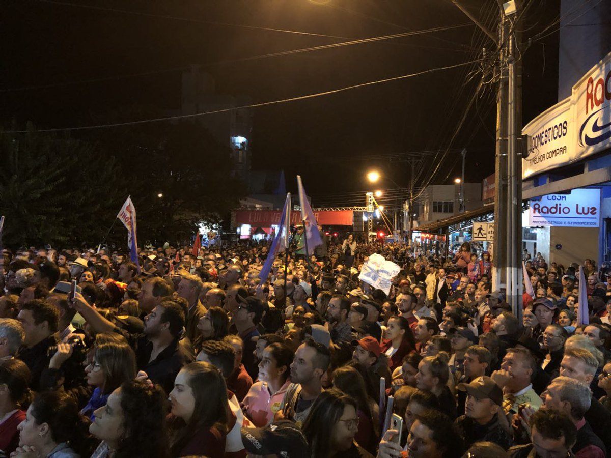 DeFiProject_'s tweet photo. Povo de São Miguel do Oeste (SC) atento para ouvir LulapeloBrasil #LulaPeloSul #LulaSC
Acompanhe #AOVIVO aqui no Twitter -> https://t.co/qqzw9IuNFK https://t.co/5CYDdhD8r0