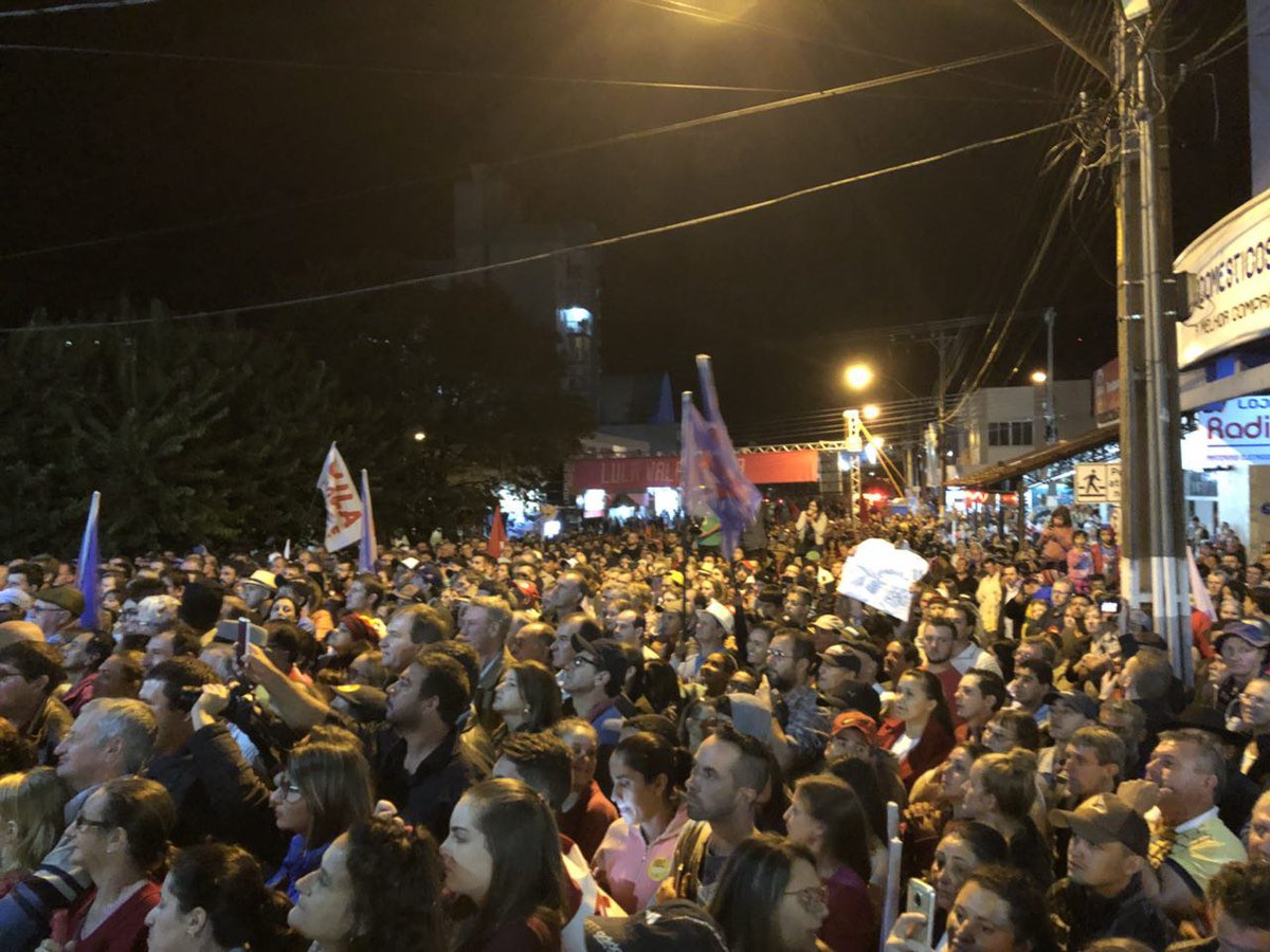 DeFiProject_'s tweet photo. Povo de São Miguel do Oeste (SC) atento para ouvir LulapeloBrasil #LulaPeloSul #LulaSC
Acompanhe #AOVIVO aqui no Twitter -> https://t.co/qqzw9IuNFK https://t.co/5CYDdhD8r0