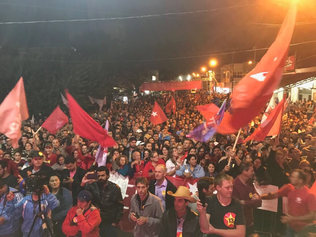 CarlosZarattini's tweet photo. A cidade de São Miguel do Oeste, SC, parou para receber Caravana Lula Pelo Brasil. #LulaPeloSul #LulaSC #LulaemSC #CaravanaLulaPeloBrasil
📸 Benildes Rodrigues https://t.co/W0DWj3zGr5