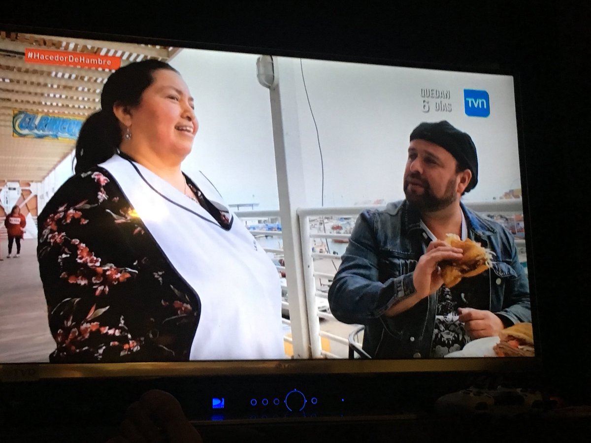 InazioPons's tweet photo. En familia viendo al más mejor de todos @hacedordehambre @Pato_Cisternas #HacedorDeHambre https://t.co/M30j2GZ8Wc