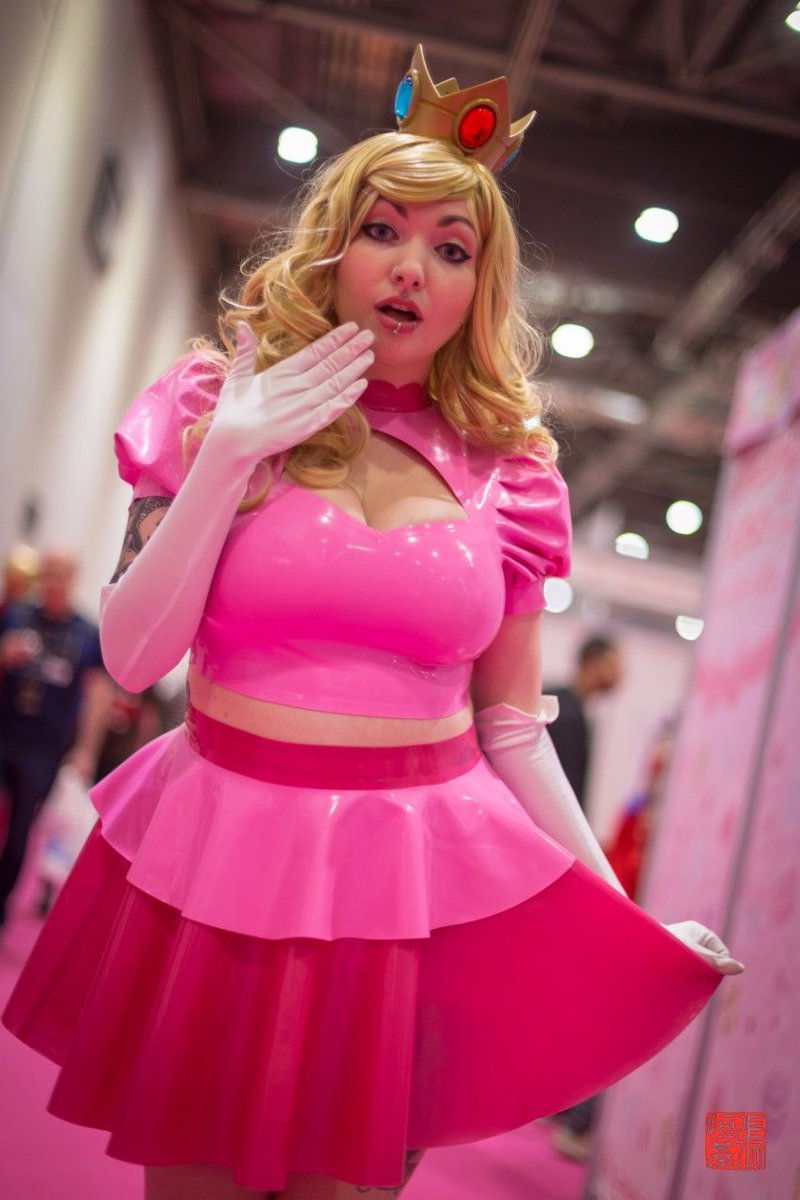 Food And Cosplay On Twitter Latex Princess Peach Cosplay By 