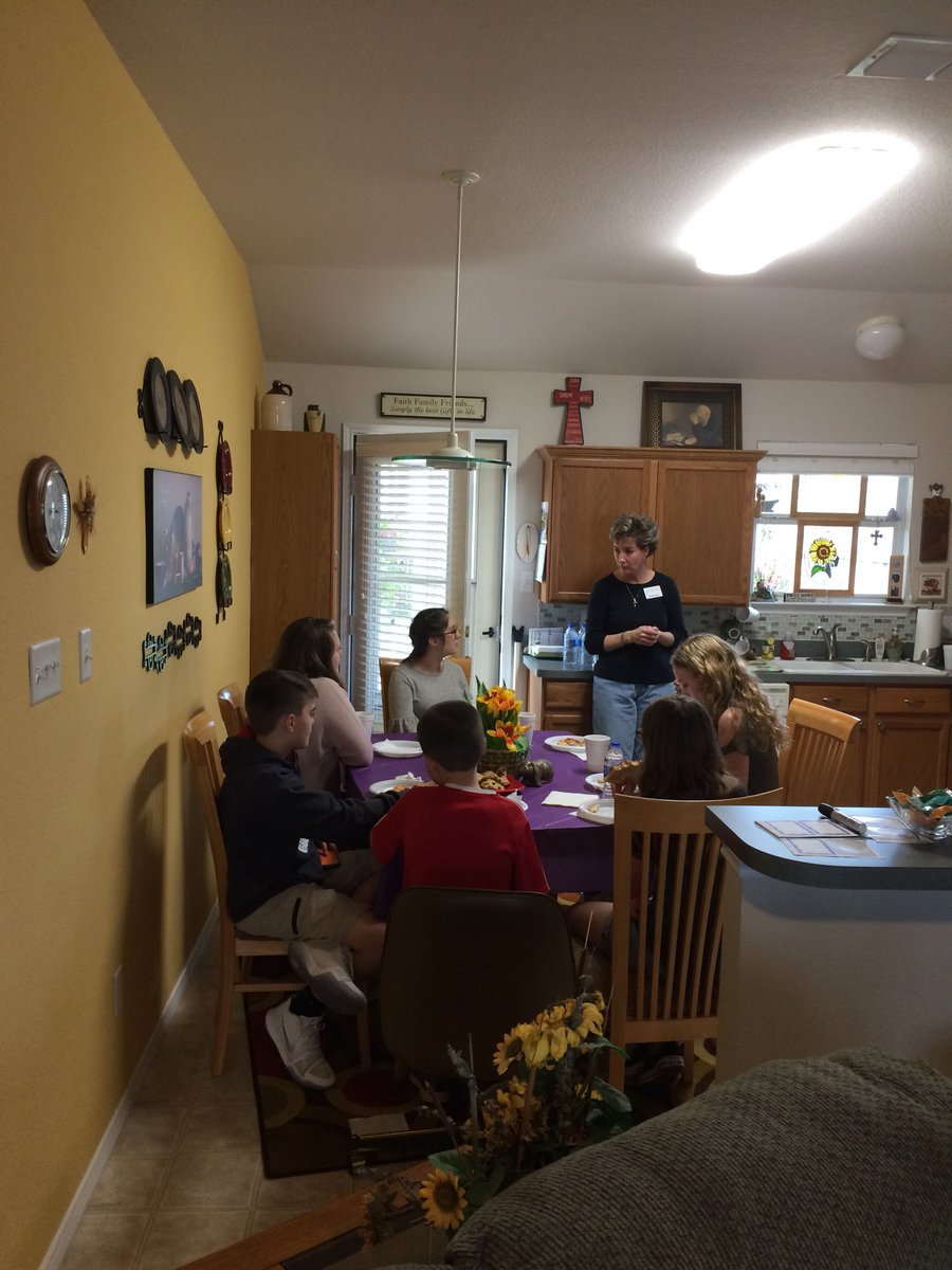 gracefwstudents's tweet photo. Great start to Common Table ministry. #community #LoveGodLovePeople https://t.co/tfIHNl2lHM