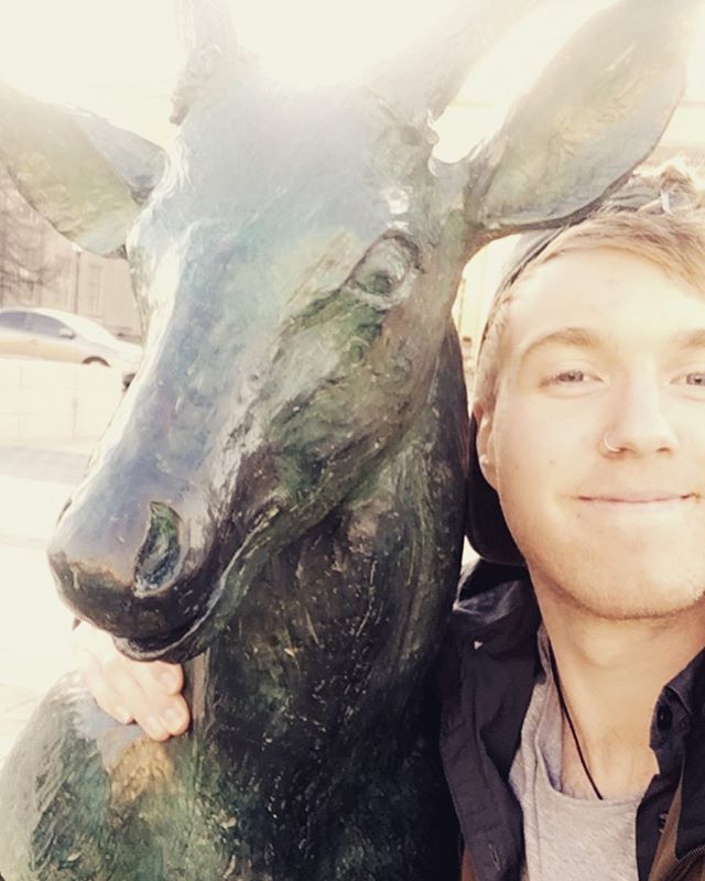bleedingblueboy's tweet photo. made a friend today in Columbus! https://t.co/wCOvvcFSi5 https://t.co/SvqUt3plMB