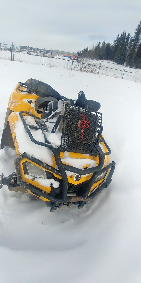 EmilyyAriell's tweet photo. Pretty sure I came across a stolen quad dose anyone recognize this canam quad ?! #Gpab @2dayFMNewsGP @GPHeraldTribune @EverythingGPAB , please share ! I hate to see such a beautiful machine like this ! Hope I can find the owner ! https://t.co/de9lnMtkY7