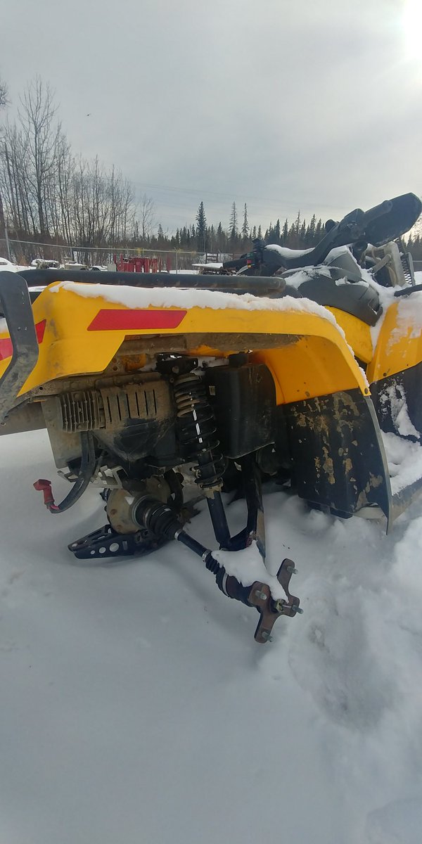 EmilyyAriell's tweet photo. Pretty sure I came across a stolen quad dose anyone recognize this canam quad ?! #Gpab @2dayFMNewsGP @GPHeraldTribune @EverythingGPAB , please share ! I hate to see such a beautiful machine like this ! Hope I can find the owner ! https://t.co/de9lnMtkY7