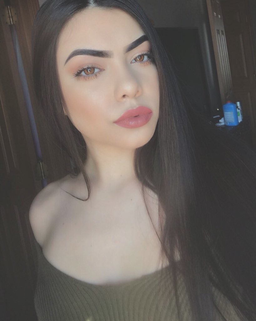angeluuuzz's tweet photo. El color de tus ojos despertó mi interés 🌹 https://t.co/4GPWXLghHz