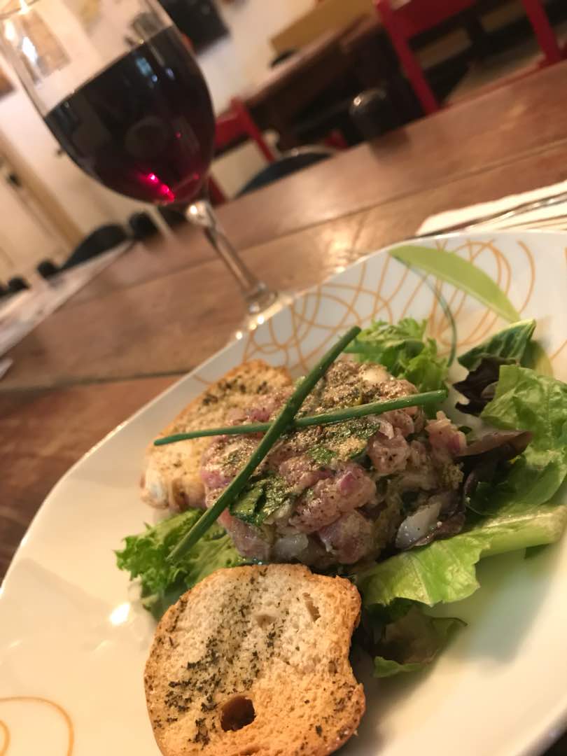 comeacasa's tweet photo. Sugerencias del fin de semana🙌
Tonno Crudo 
Tartar de atún en vinagreta de limón, cebolla morada, alcaparras, hojas de celery y óregano fresco.

#ComeaCasa
#Delicioso
#Domingo https://t.co/ZO789FnwMS