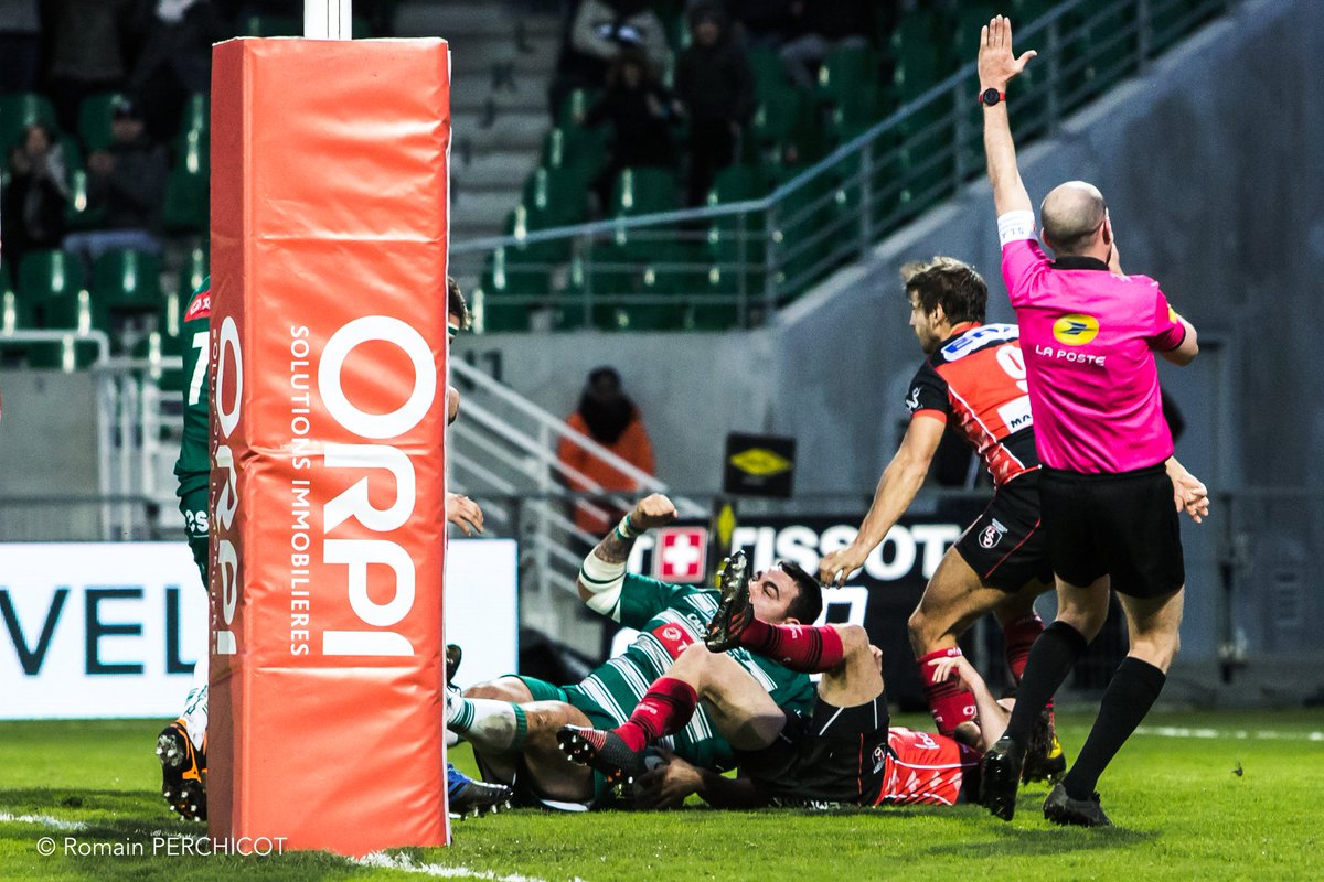 SectionPaloise's tweet photo. En s'imposant 33-12 face à @OyonnaxRugby la Section signe une 7ème victoire en 8 matchs et surtout la première avec le bonus offensif au Hameau en @top14rugby 👉 https://t.co/wYwNeHFrjB
#SPUSO #TOP14 #EnVertEtContreTous https://t.co/MCLyU22vuu