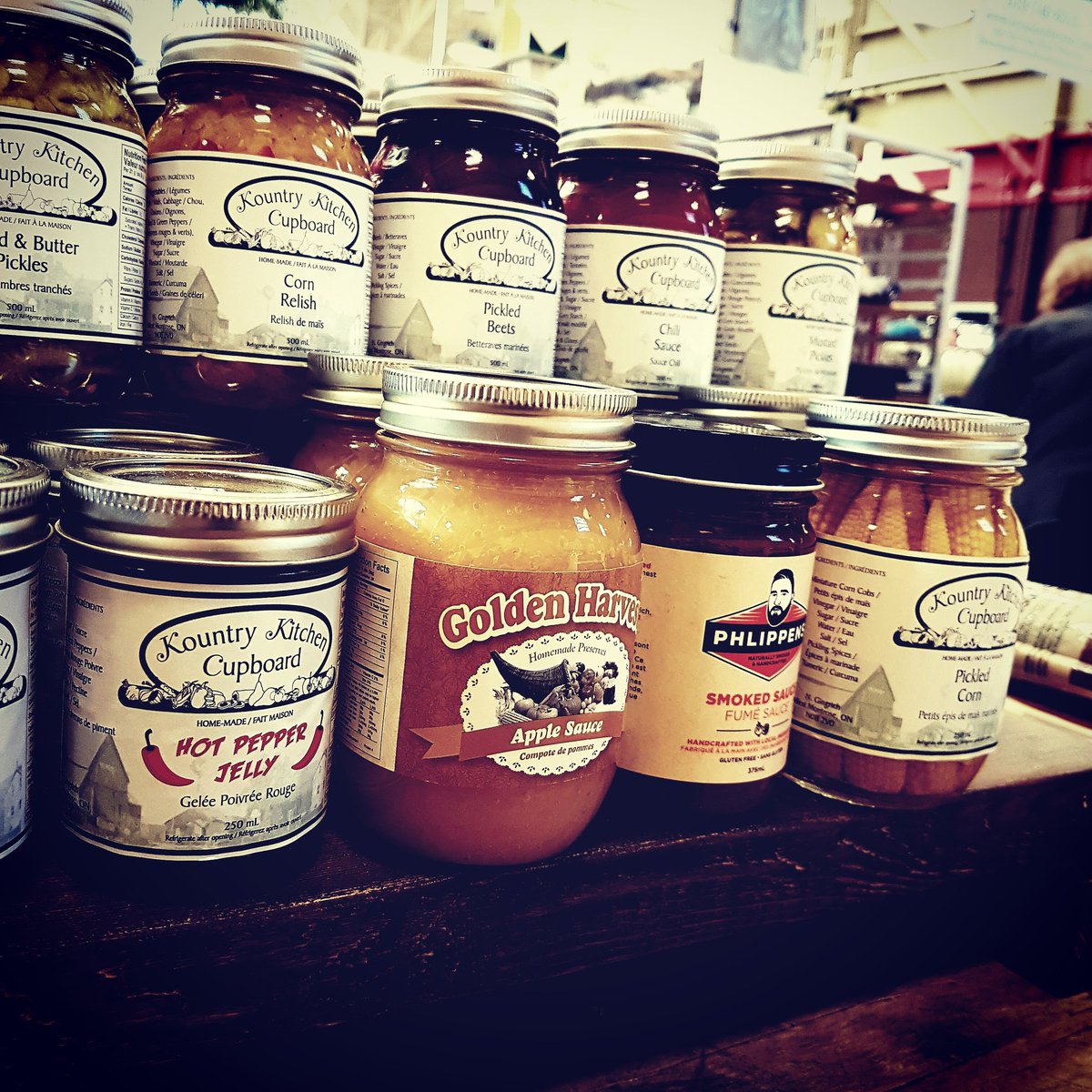 hello_minhdo's tweet photo. Tastings @CityKitchener #MarketDays https://t.co/1Utj6eHId2