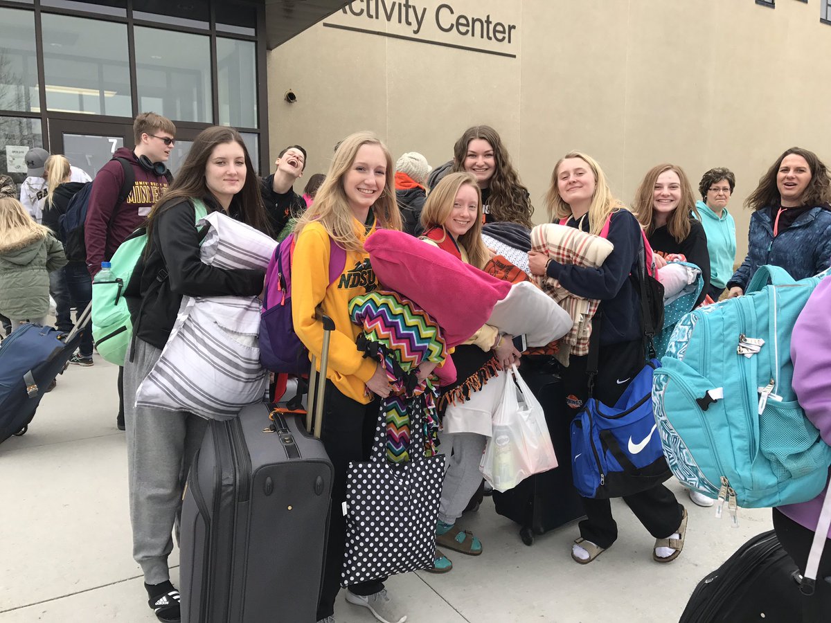 syversondana's tweet photo. Safe travels for the Spanish class students & staff from Pelican Rapids who are on the way to San Antonio for a week! Have fun! #PRST2018 https://t.co/MmuKTONZux