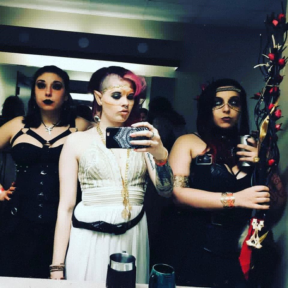 Salt_N_Coffee's tweet photo. Purple ball 1018!
Though my body was not cooperating with me in was happy to see you all and rock my spoopy outfit
#bicolline #larp #larping #larpergirl #witch #necromancer #badasswomen #elf #pointyears #dryad https://t.co/FZnkqlXXQs